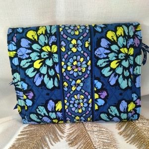 Vera Bradley Indigo pop travel jewelry case.
